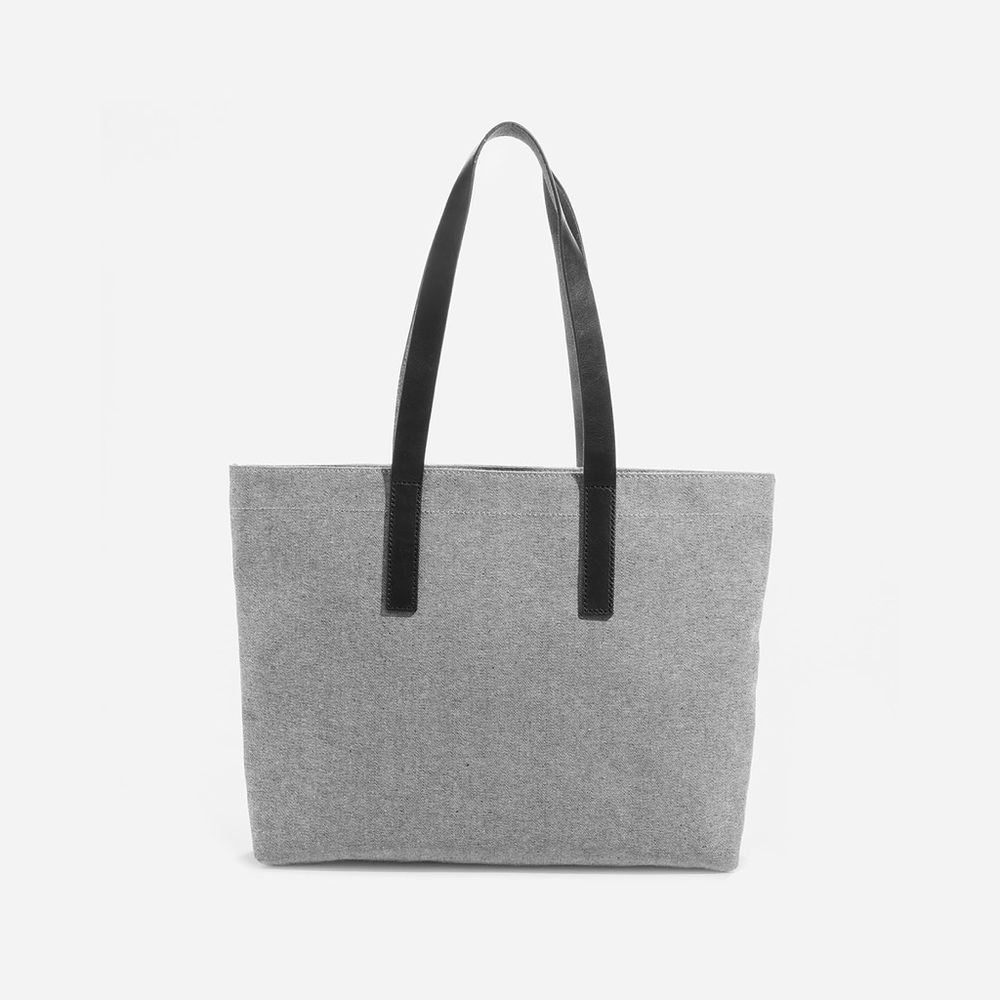 in great condition everlane the twill zip tote!